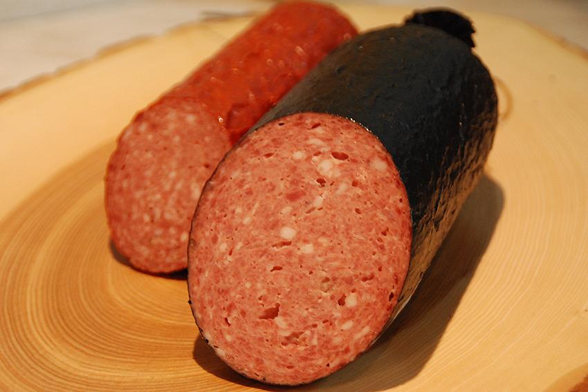 Gereifte Salami, aufgeschnitten
